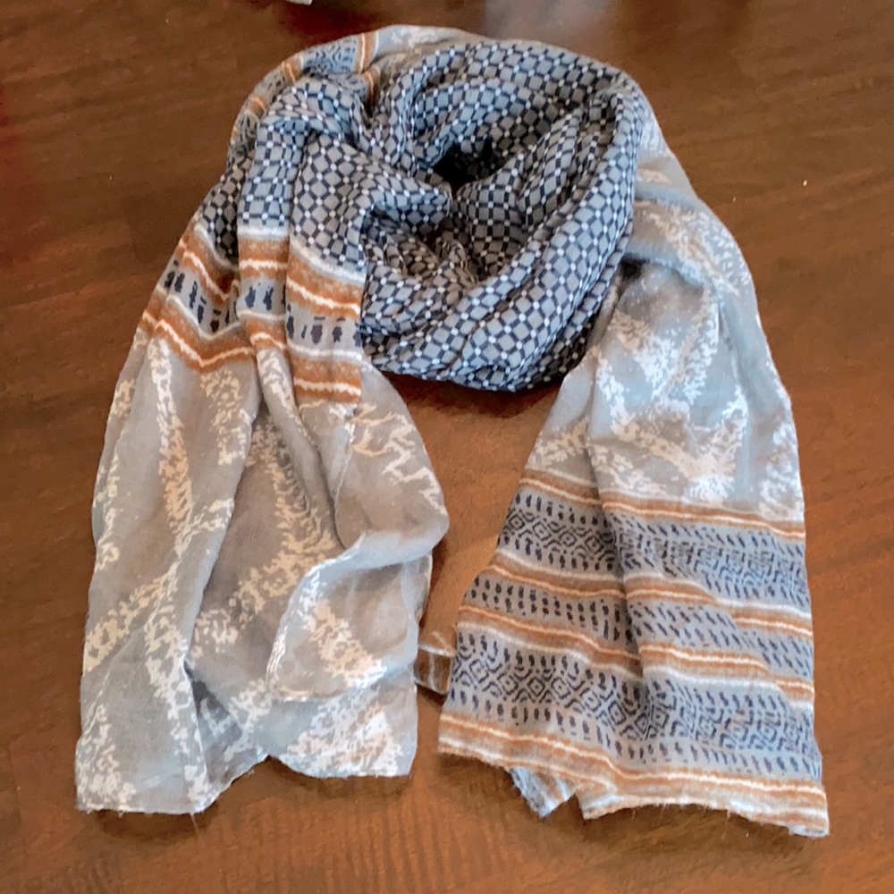 Excellent condition scarf